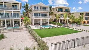 Exterior - Paradise Beach- 8 bedroom on the beach (Bradenton Beach)