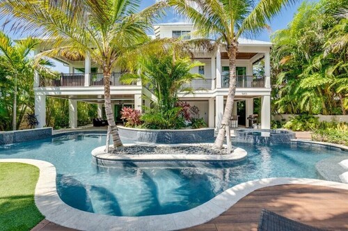 Winding Waves-Luxury on canal with large pool and spa by Beach House Real Estate
