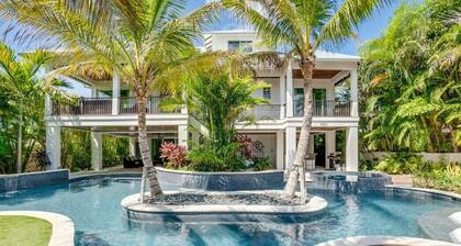 Winding Waves-Luxury on canal with large pool and spa by Beach House Real Estate