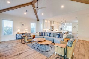 スマートテレビ、テーブルサッカー台、卓球台