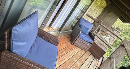 Charming 1-bedroom, one-loft condo in beautiful Sevierville, with pool and WiFi.
