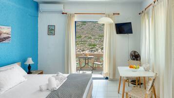 Superior-Studio, Balkon, Buchtblick