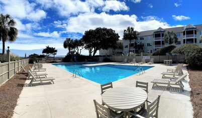 Port O' Call C103 - Walkout To Beach/Pool!