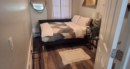 Charming 2-bed Apt.Short Walk to Liberty State Park and Train! 20 Min to NYC