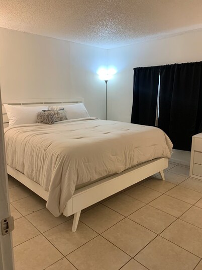 2-bedroom townhouse in fantastic Lauderhill, Kings