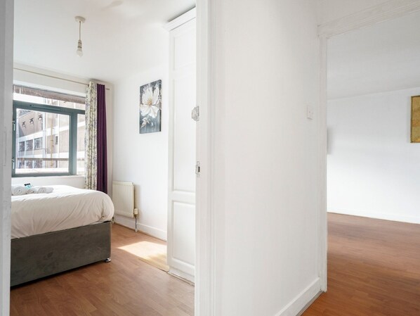 2 chambres, fer et planche à repasser, Wi-Fi gratuit, draps fournis