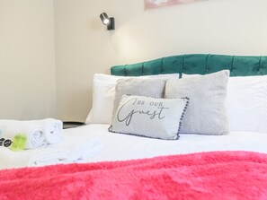 1 chambre, fer et planche à repasser, Wi-Fi gratuit, draps fournis