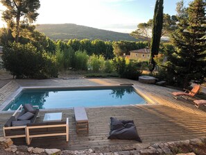 Pool - Villa with swimming pool for 10 people in the ALPILLES in a pine forest of 5000 m2 (Eyguières)