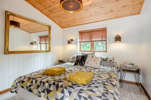 1 slaapkamer, een strijkplank/strijkijzer, gratis wifi, beddengoed