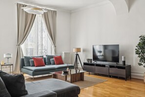Télévision, chaîne hi-fi