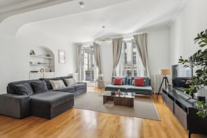 Fernseher, Stereoanlage