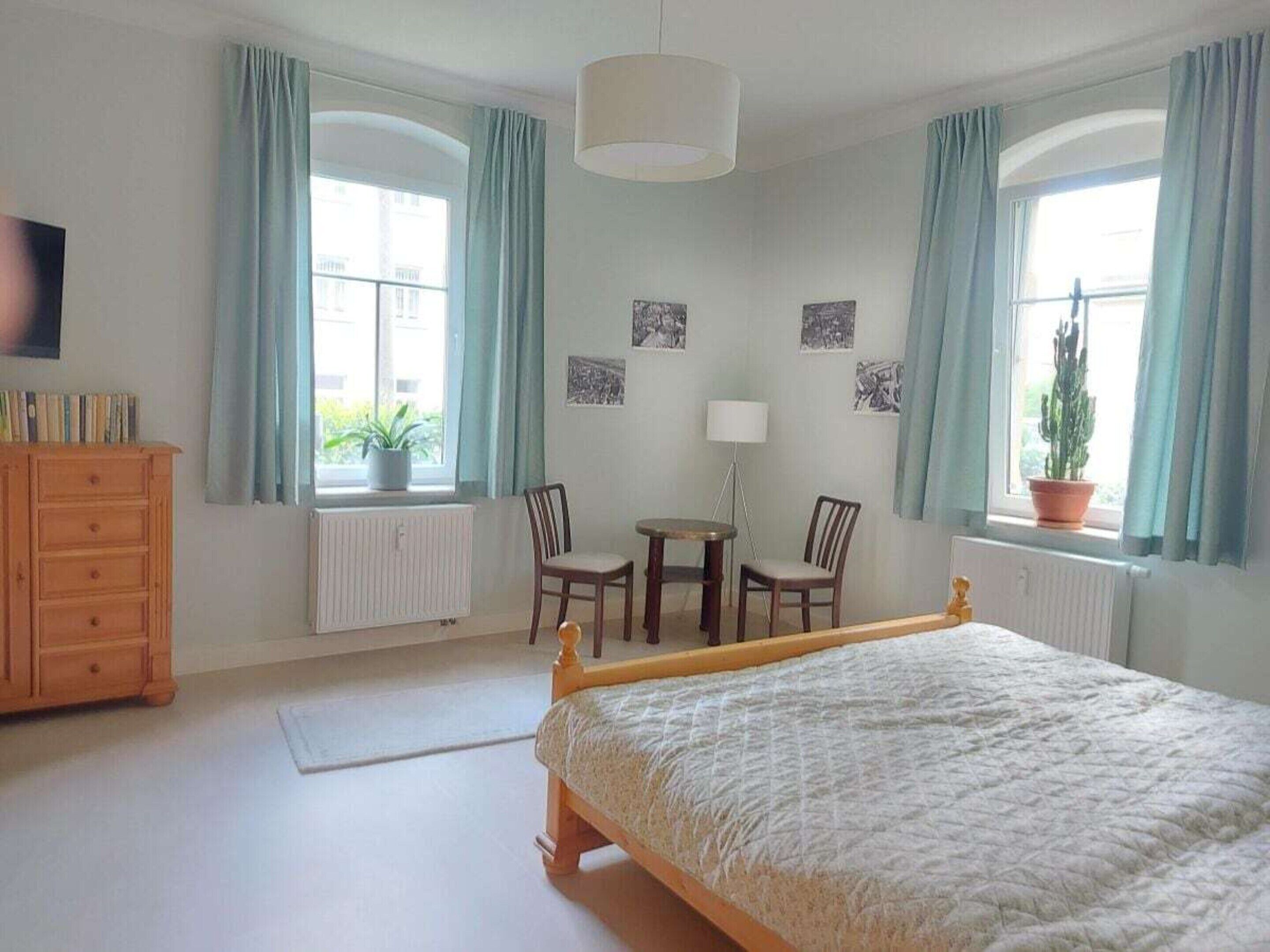 House | 3 bedrooms, iron/ironing board, bed sheets