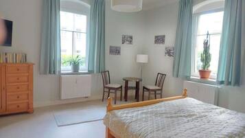 House | 3 bedrooms, iron/ironing board, bed sheets