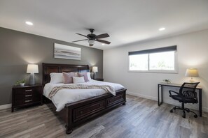 3 bedrooms, desk, iron/ironing board, travel crib