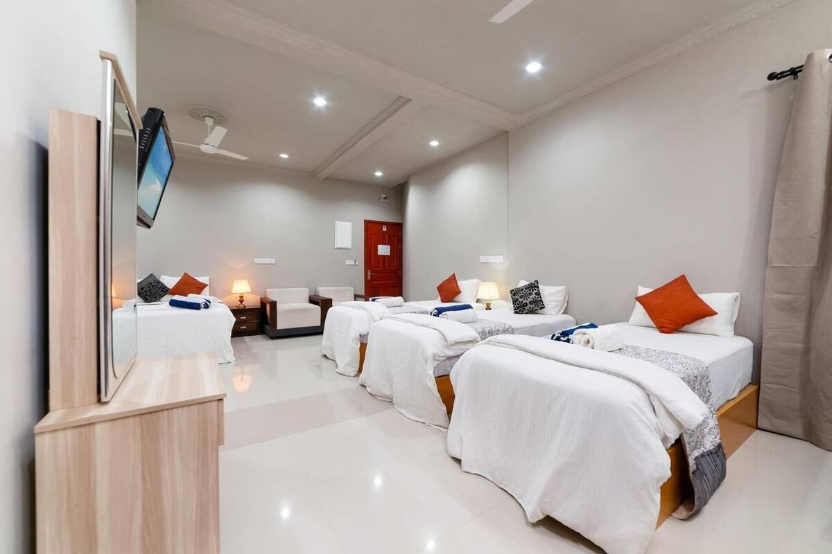 Phòng 3 dành cho gia đình | Bàn, bàn ủi/dụng cụ ủi quần áo, truy cập Internet không dây miễn phí