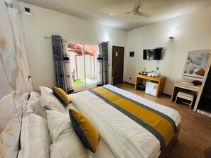 Chambre Deluxe double, vue sur le jardin | Bureau, fer et planche à repasser, accès au Wi-Fi (inclus)