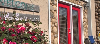 “LaLa’s Place”Cozy, conveniently located country cottage, pets, carport,fire pit