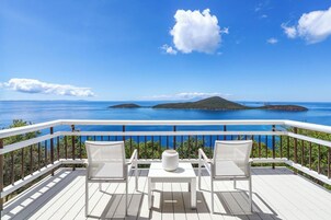 Minibar, free WiFi, bed sheets