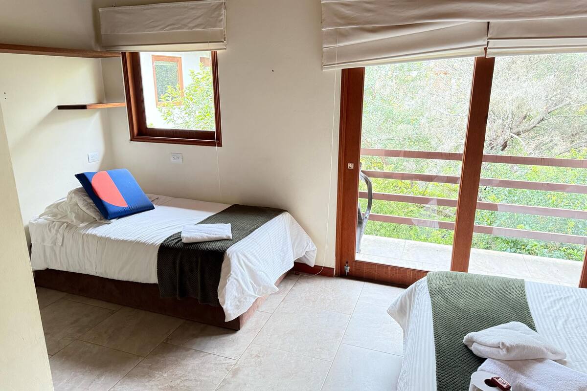 Rumah Keluarga, Beberapa Tempat Tidur, pemandangan kebun | 2 kamar tidur, brankas, tirai kedap cahaya, dan setrika/meja setrika