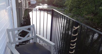 Riverbank Cottage River Ehan, Double Balcony