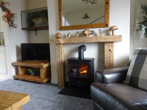 Fireplace - Riverbank Cottage River Ehan, Double Balcony (Egremont)