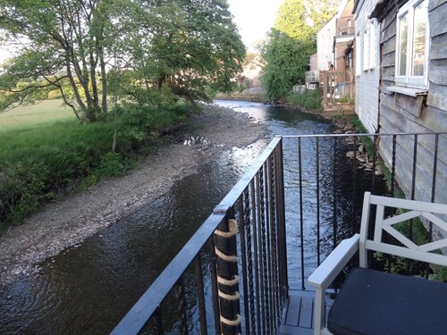 Riverbank Cottage River Ehan, Double Balcony
