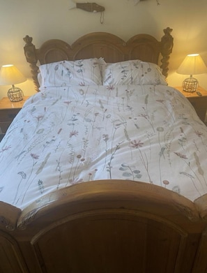 Casa de campo | 2 quartos, Wi-Fi de cortesia, roupa de cama