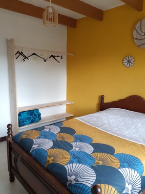 2 bedrooms, travel crib, bed sheets - Country cottage (Ajoux)