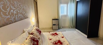 ROOM WITH INDOOR WELLNESS