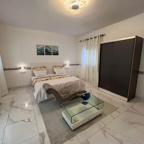 4 bedrooms, WiFi, bed sheets