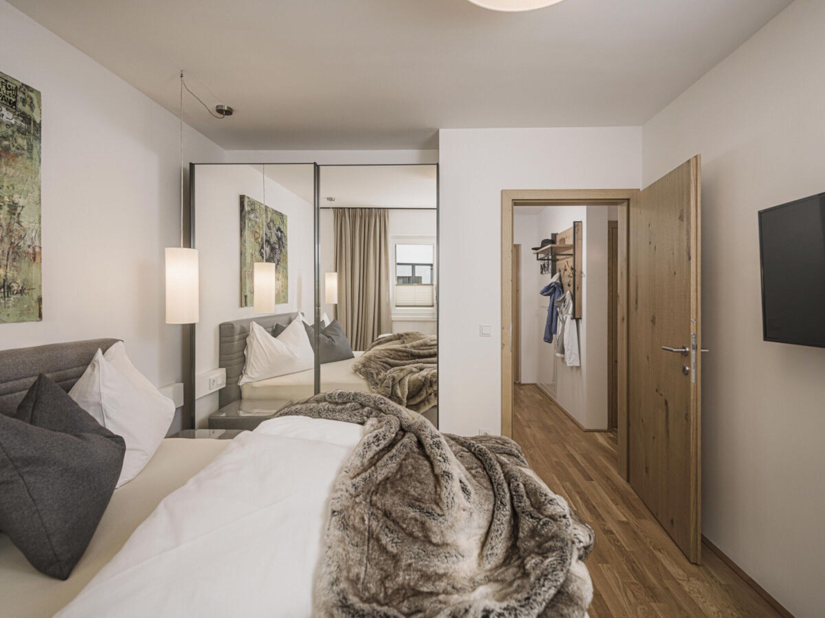 2 habitaciones, muebles diferentes y ropa de cama 