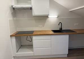 Micro-ondes, four, plaque de cuisson, lave-vaisselle