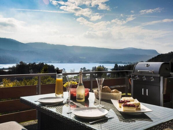 House | Outdoor dining