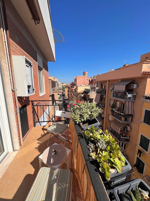 Habitación doble superior, balcón, vistas a la ciudad | Balcón