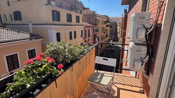 Habitación doble superior, balcón, vista a la ciudad | Balcón