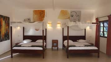 12 chambres, coffres-forts dans les chambres, bureau, rideaux occultants