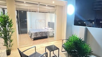 5 bedrooms, desk, iron/ironing board, free WiFi