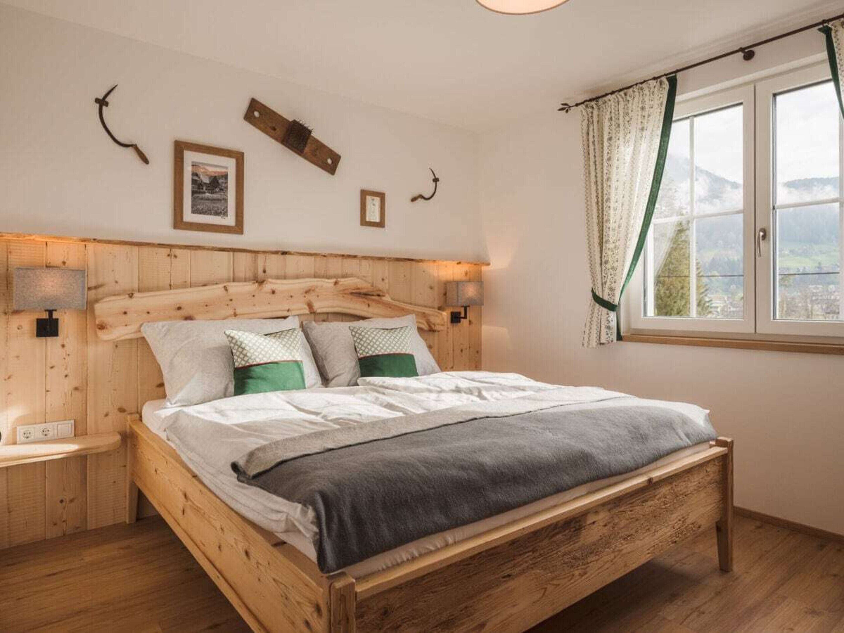 House | 2 bedrooms, individually furnished, iron/ironing board