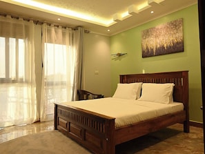 In-room safe, desk, laptop workspace, soundproofing