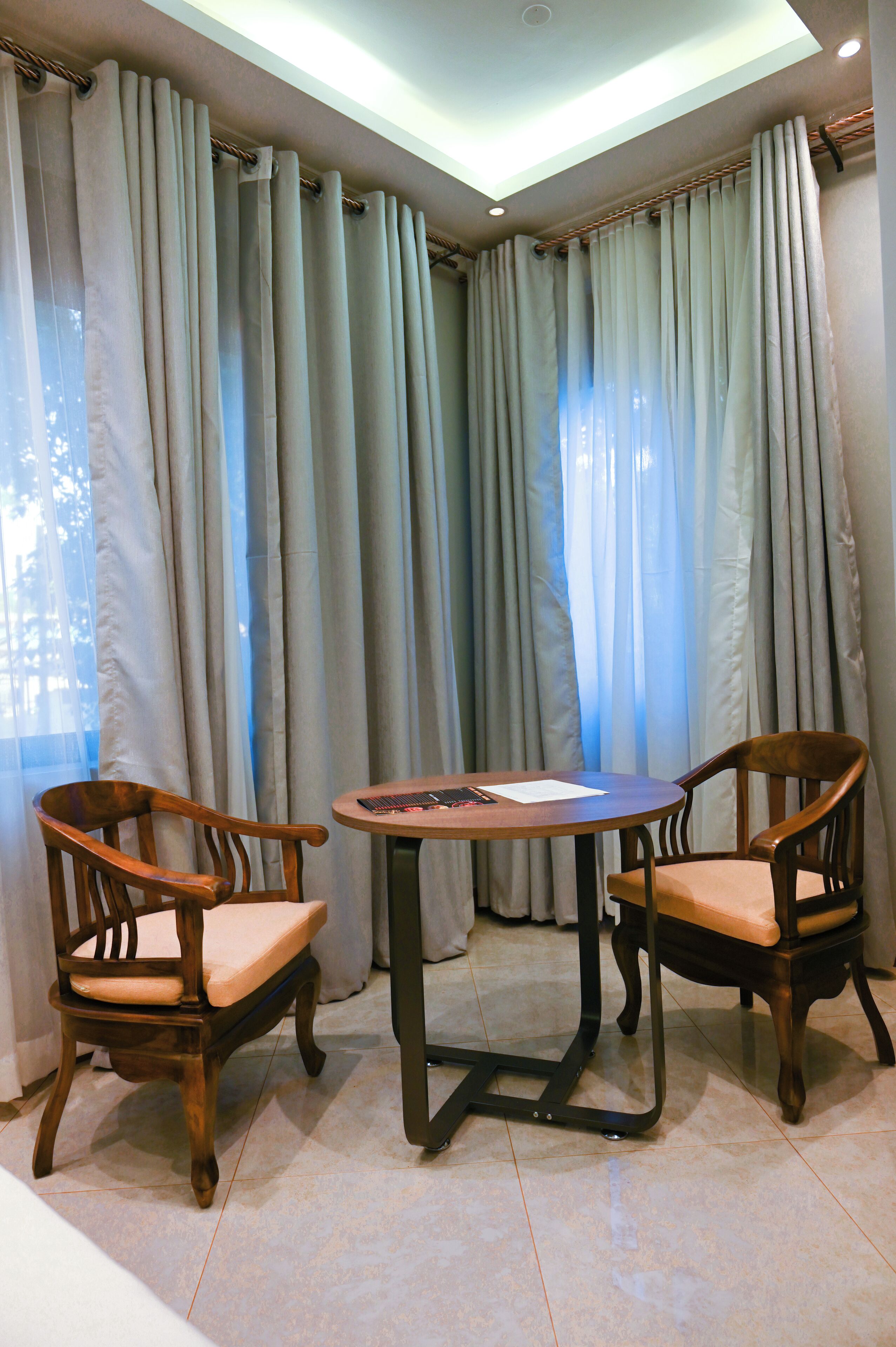 Safe på rommet, skrivebord, skrivebord for bærbar PC og lydisolert