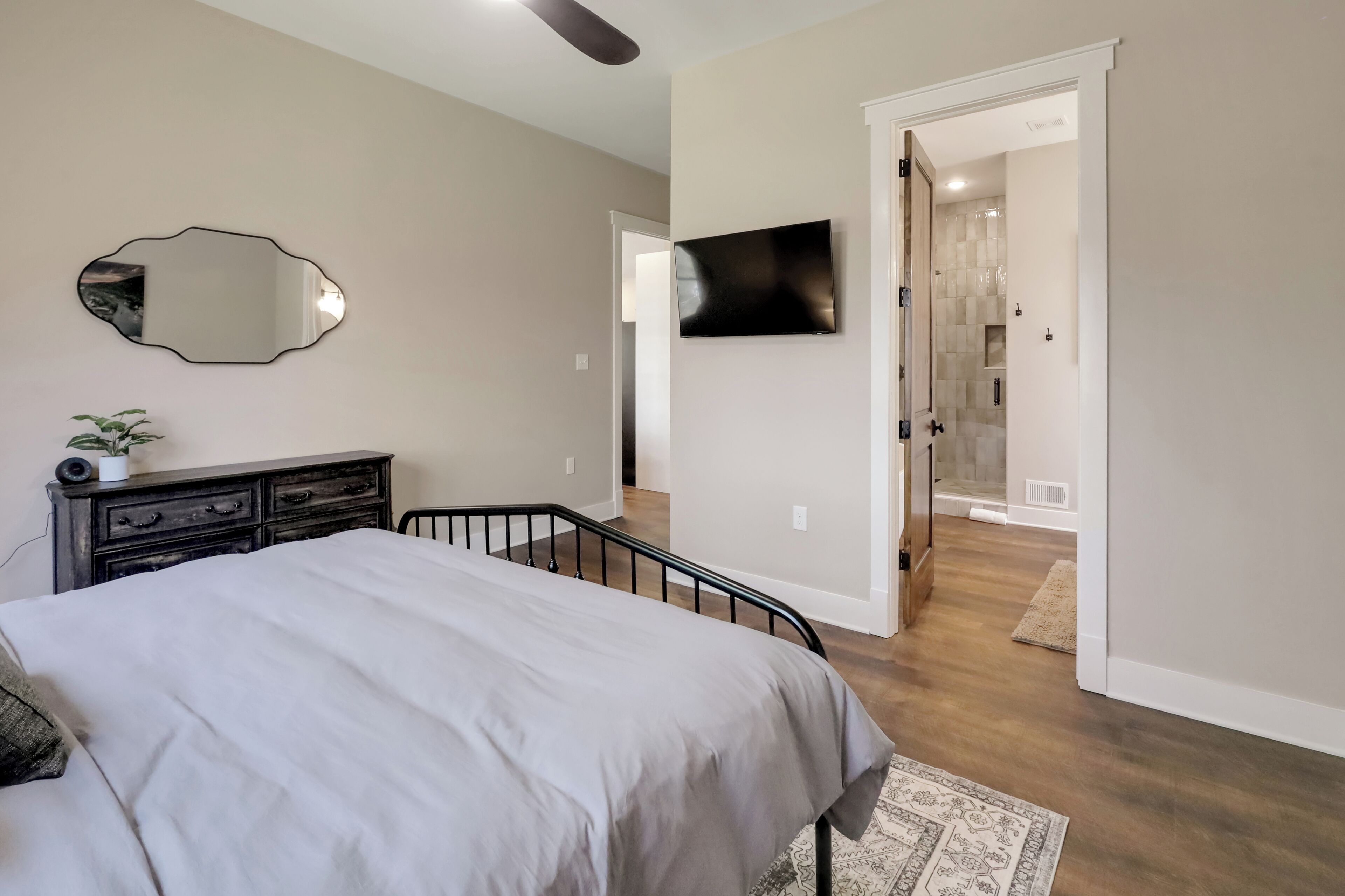 2 bedrooms, iron/ironing board, WiFi (free), bed sheets