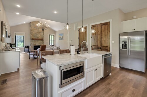 Brand new home in Historic Harpers Ferry - Barrel Sauna - Fire Pit - Luxury!