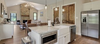 Brand new home in Historic Harpers Ferry - Barrel Sauna - Fire Pit - Luxury!