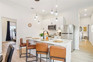 Apartment (3 Bedrooms) | Private kitchen | Microwave, oven, stovetop, dishwasher