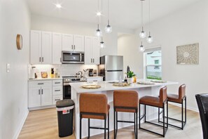 Departamento (3 Bedrooms) | Cocina privada | Microondas, horno, parrilla de estufa y lavavajillas 