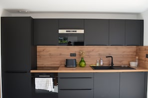 Micro-ondes, four, plaque de cuisson, lave-vaisselle