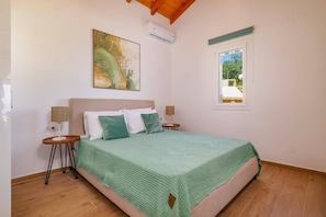 4 bedrooms, iron/ironing board, free WiFi, bed sheets