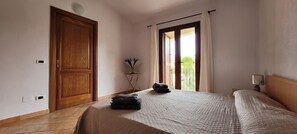 2 dormitorios, tabla de planchar con plancha, cuna de viaje y wifi