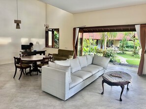 Lobby sitting area - Sanur ocean view villas (Bali)