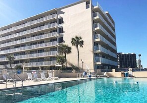 Pool - NEW Amazing Ocean View Studio in Daytona Beach! (Daytona Beach Shores)
